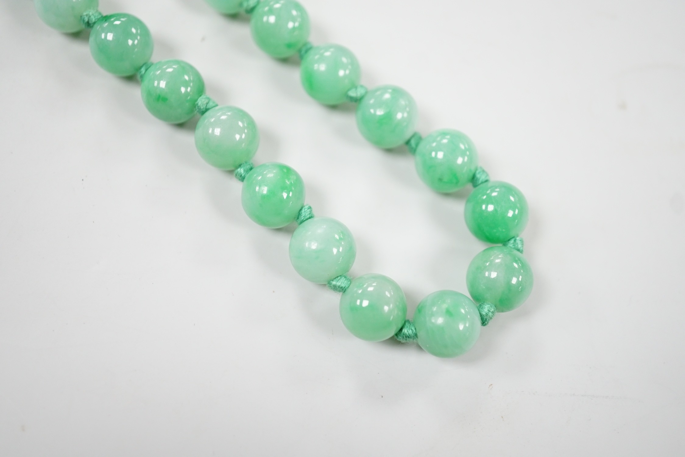 A single strand jade bead necklace, 58cm, gross weight 91 grams.